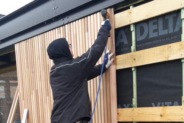 gevelbkleding in hout plaatsen